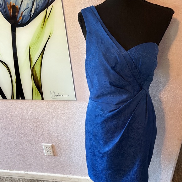 New dress size 6 - Picture 2 of 6